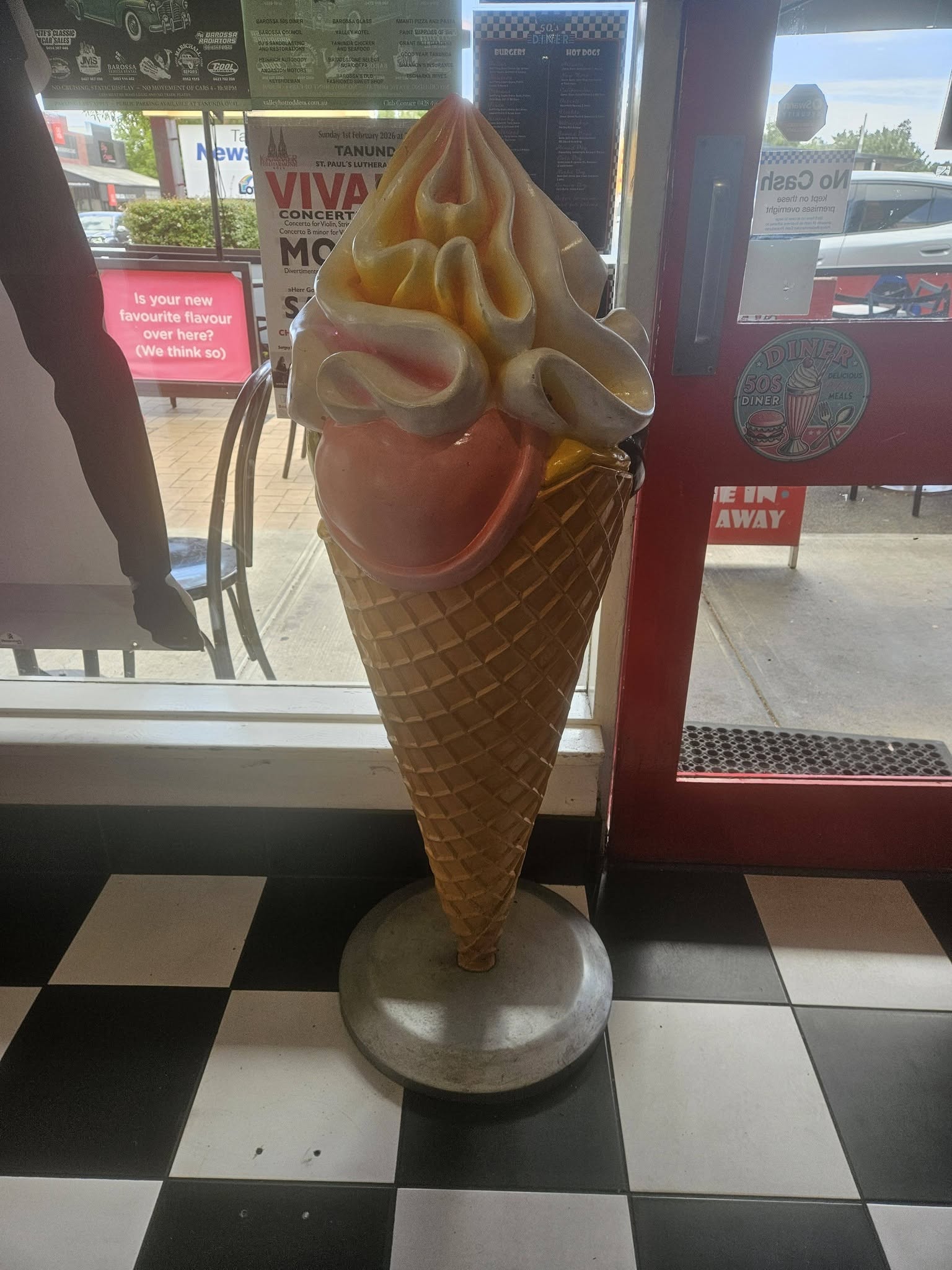 Retro spider drink — a scoop of ice cream floating in fizzy soft drink
